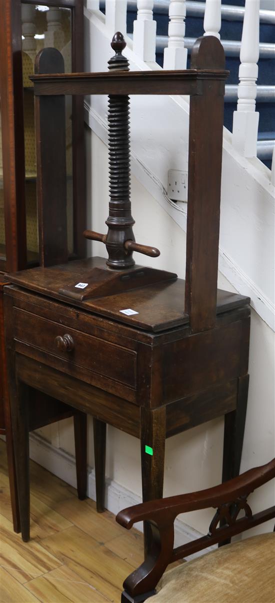 A George III mahogany press on stand W.13cm